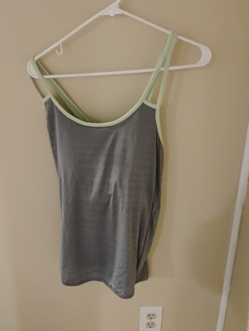 Athleta Womens Strappy Athletic Mesh Tank Top with Built in Bra Sz M